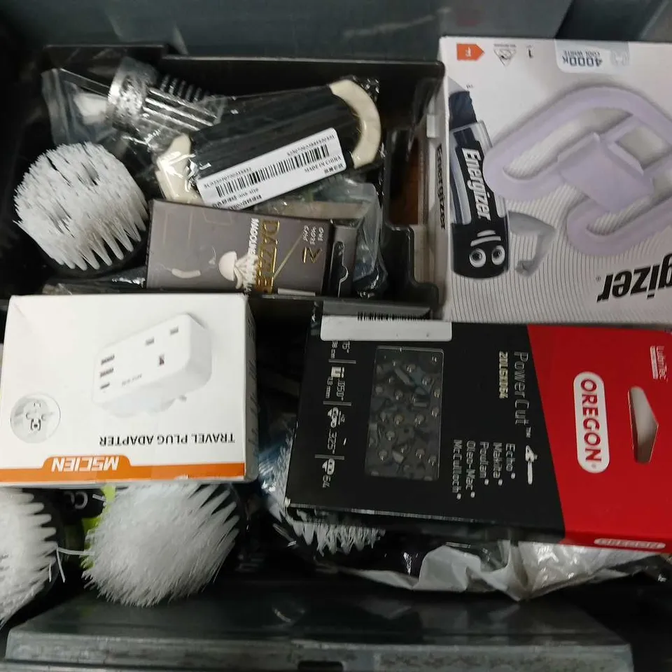 APPROXIMATELY 20 ASSORTED HOUSEHOLD ITEMS TO INCLUDE PLUG ADAPTOR, OREGON POWERCUT, FOX RAGE JIGX HEADS, ETC
