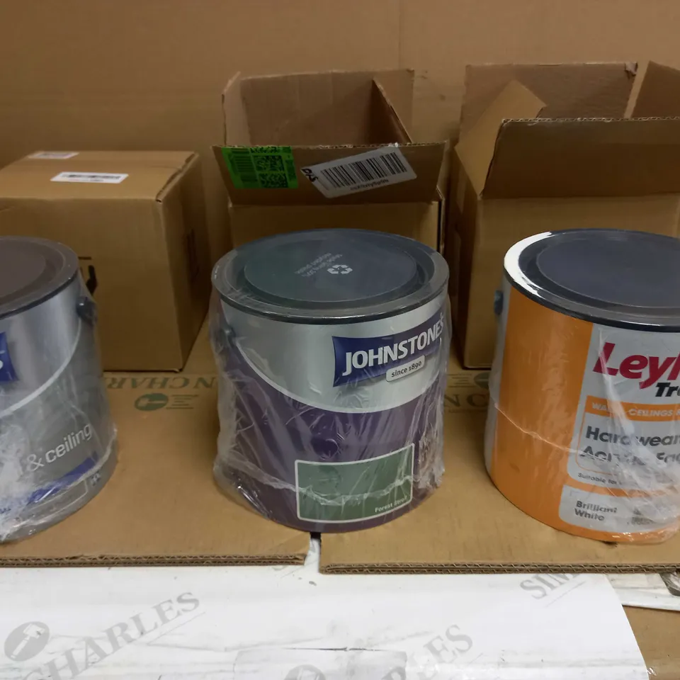 LOT OF APPROX 4 ASSORTED PACKAGED BOXED PAINTS TO INCLUDE: LEYLAND, JOHNSTONES