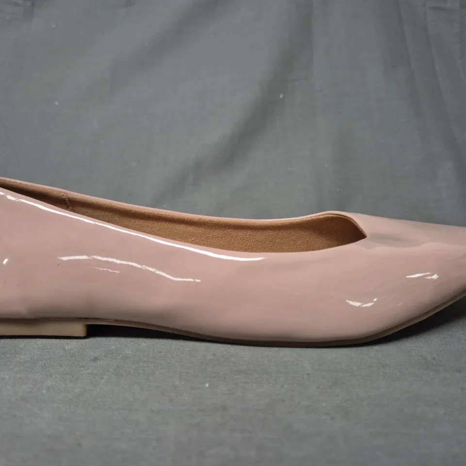 BOXED PAIR OF ASOS DESIGN POINTED TOE SHOES IN NUDE UK SIZE 9