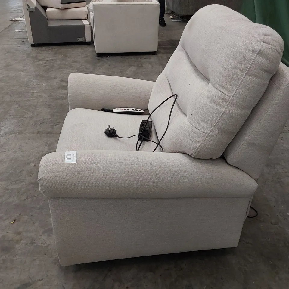QUALITY BRITISH DESIGNER G PLAN HOLMES DUAL ELEVATE C579 CANOPY SAND RECLINING EASY CHAIR NATURAL FABRIC