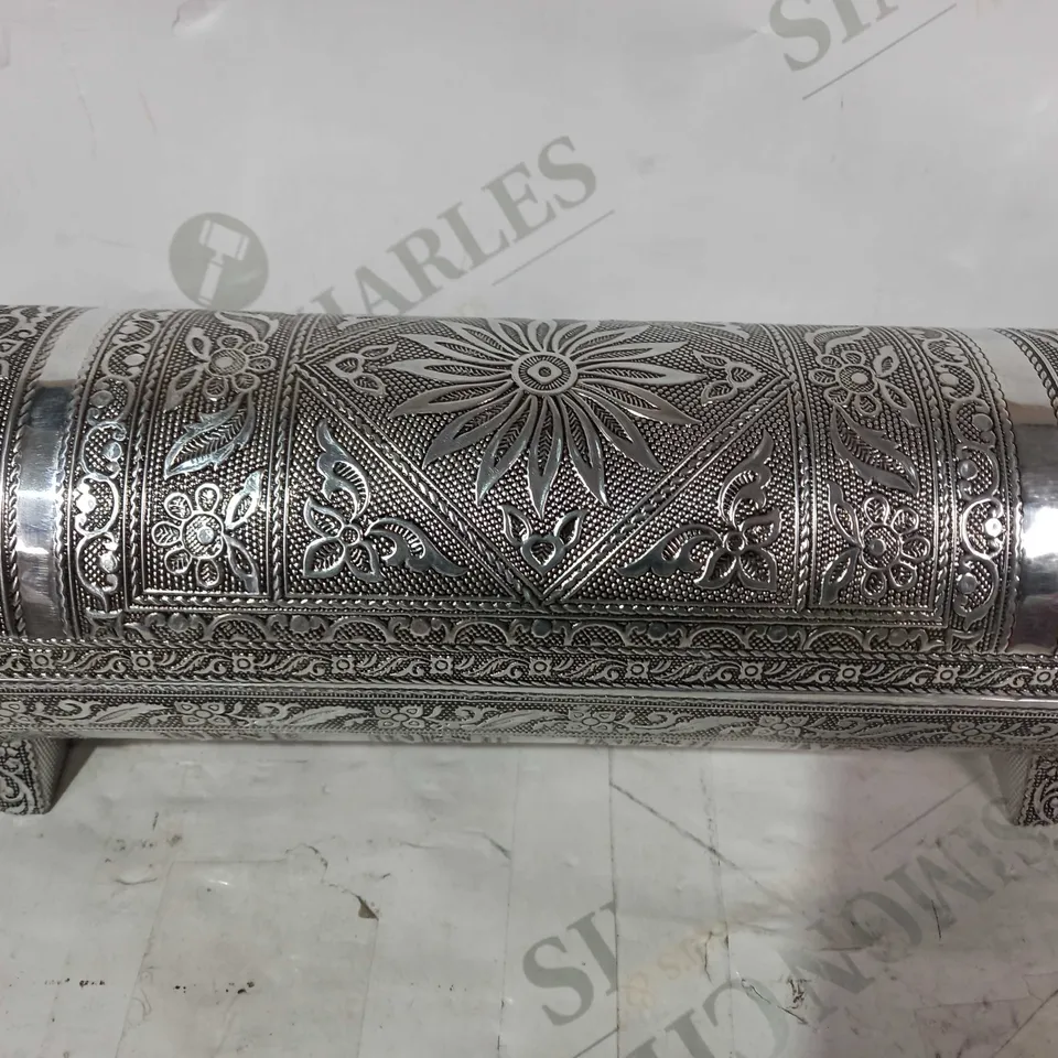 DESIGNER DECORATIVE ANTIQUE STYLE JEWELLERY BOX IN SILVER EFFECT