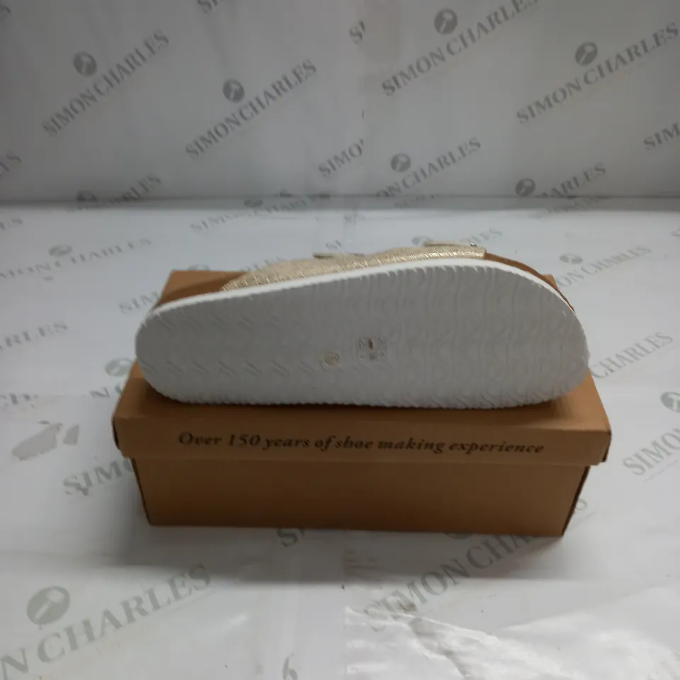 BOXED CUSHION-WALK SANDALS SIZE 6
