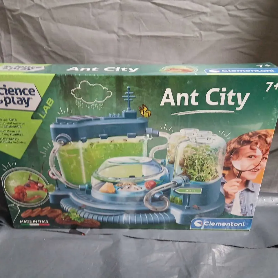 ANT CITY ANT FARM KIT BY CLEMENTONI – SCIENCE & PLAY LAB, 7+