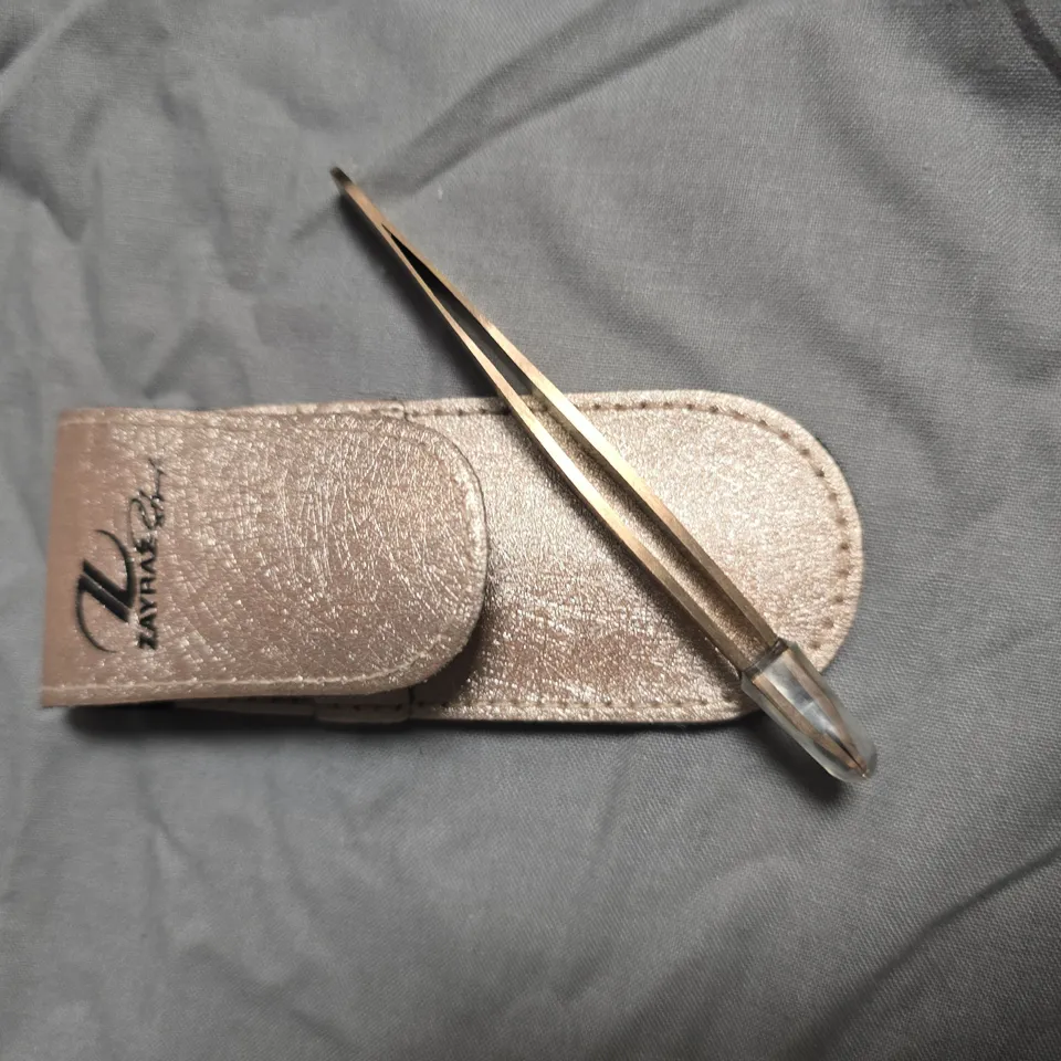APPROXIMATELY 19 ZAYRAZ SLANT TIP TWEEZERS WITH LEATHER CASE – BOXED