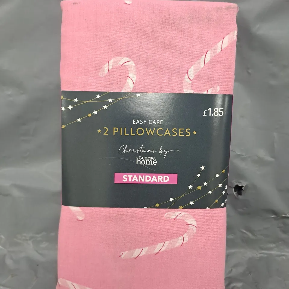 BOX OF APPROXIMATELY 5 ASSORTED BEDDING AND HOUSEHOLD ITEMS TO INCLUDE EASY CARE PILLOWCASES, ETC