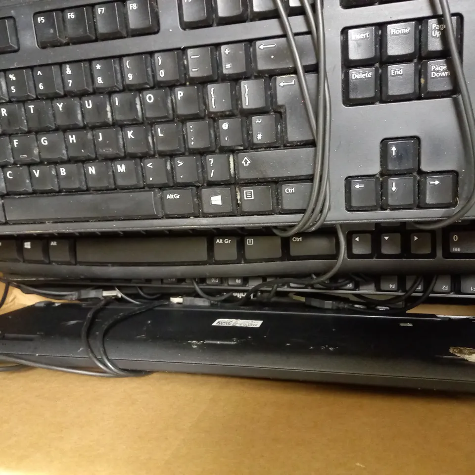 LOT OF APPROXIMATELY 15 COMPUTER KEYBOARDS 