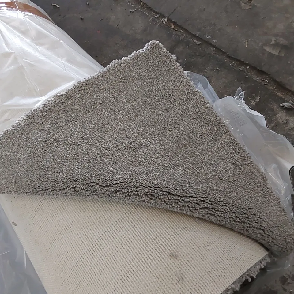 ROLL OF QUALITY  FIRST IMPRESSIONS WELLDRESSED CARPET // SIZE: APPROXIMATELY 4 X 4.3m