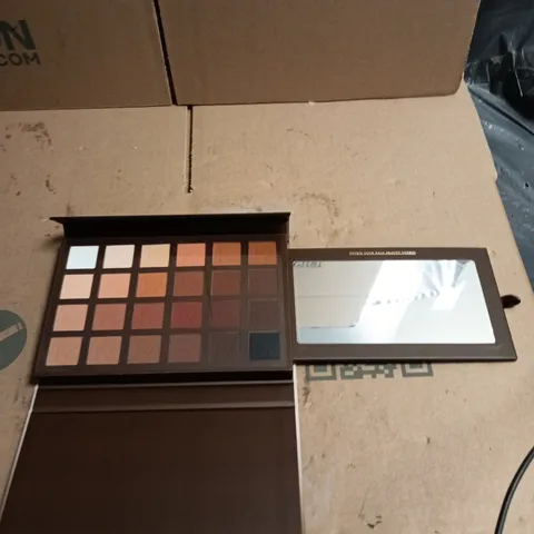 FYNE ART BEAUTY MULTI MATTES FACE AND EYE PALETTE