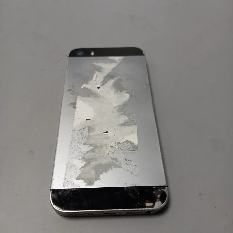 BOXED APPLE IPHONE SE SMARTPHONE 