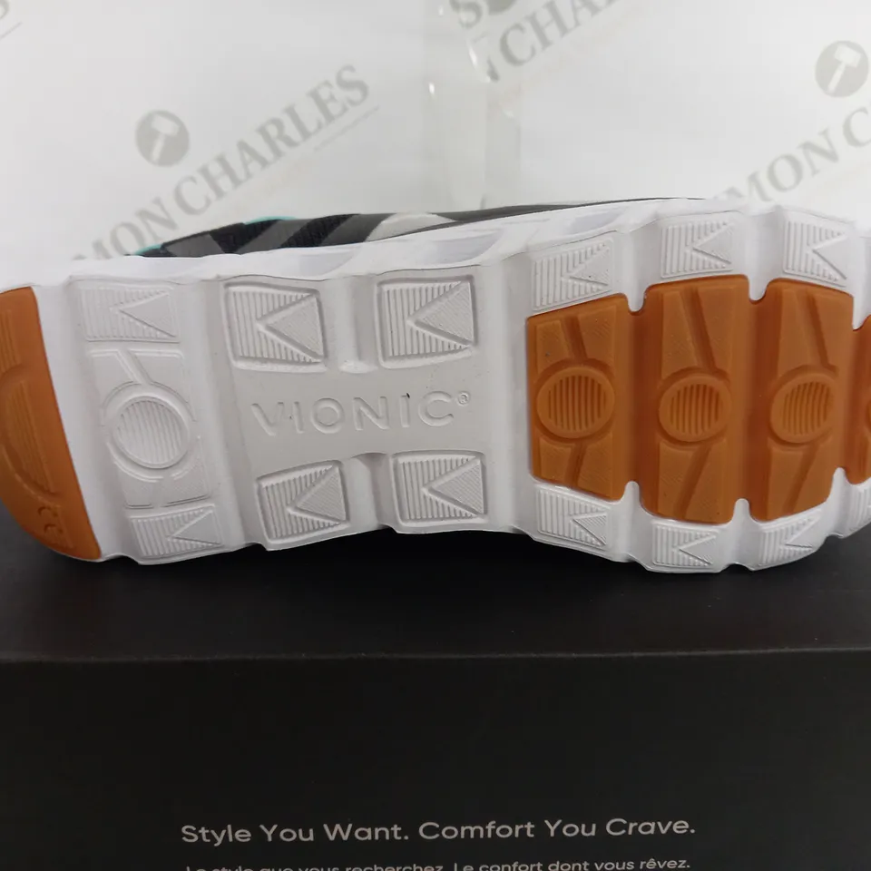 VIONIC WHITE & BLACK THREE ZONE COMFORT TRAINERS - SIZE 7
