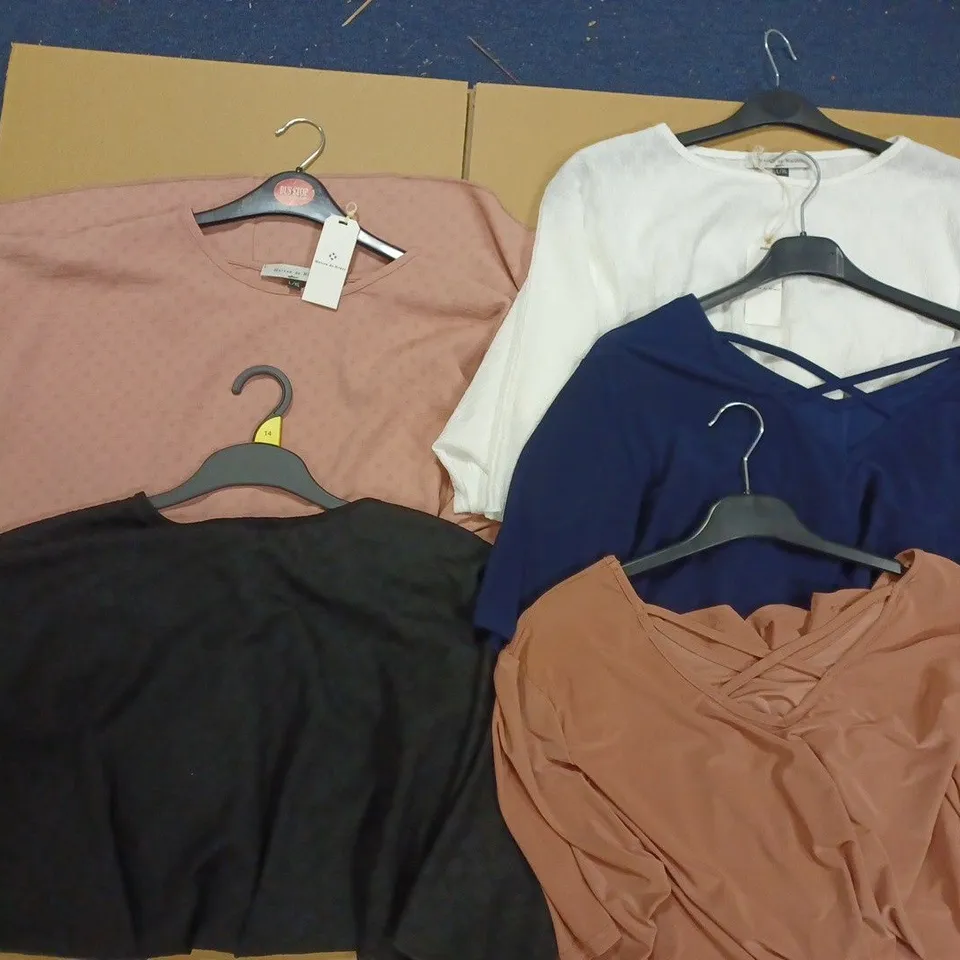 BOX OF APPROX 10 ASSORTED ITEMS OF MAISON DE NIMES CLOTHING IN VARIOUS SIZES AND STYLES 