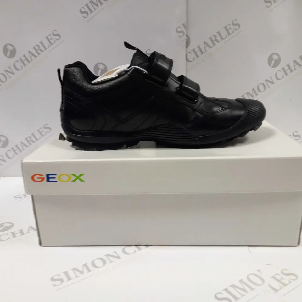 BOXED PAIR OF GEOX RESPIRA SHOES UK SIZE 6