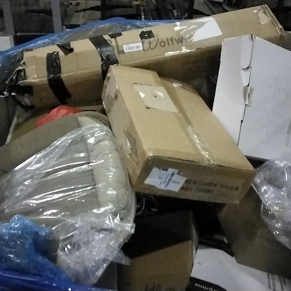 PALLET OF ASSORTED ITEMS INCLUDING A BODYBUILDING CIRCLE , HANDHELD SAW ,WIRELESS KEYBOARD SET , STOOL