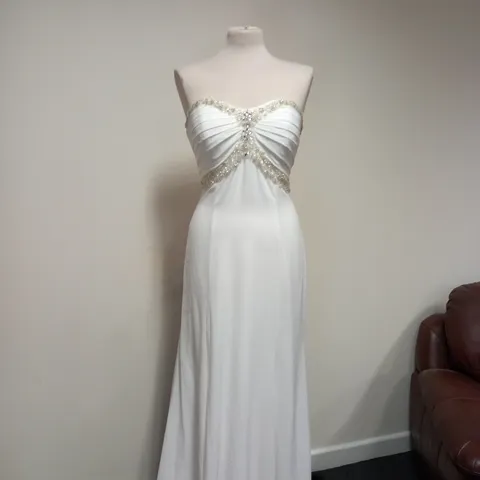 BERKETEX BRIDE ELEGANCE WEDDING DRESS IN WHITE - SIZE 16