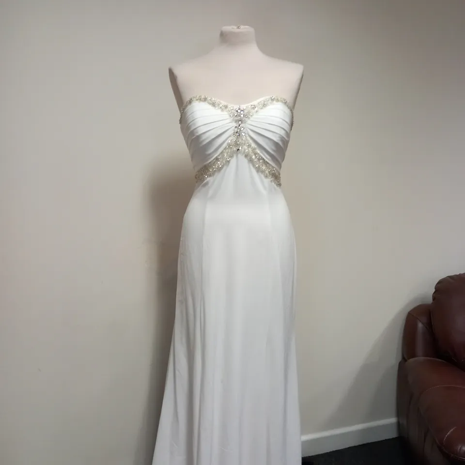 BERKETEX BRIDE ELEGANCE WEDDING DRESS IN WHITE - SIZE 16