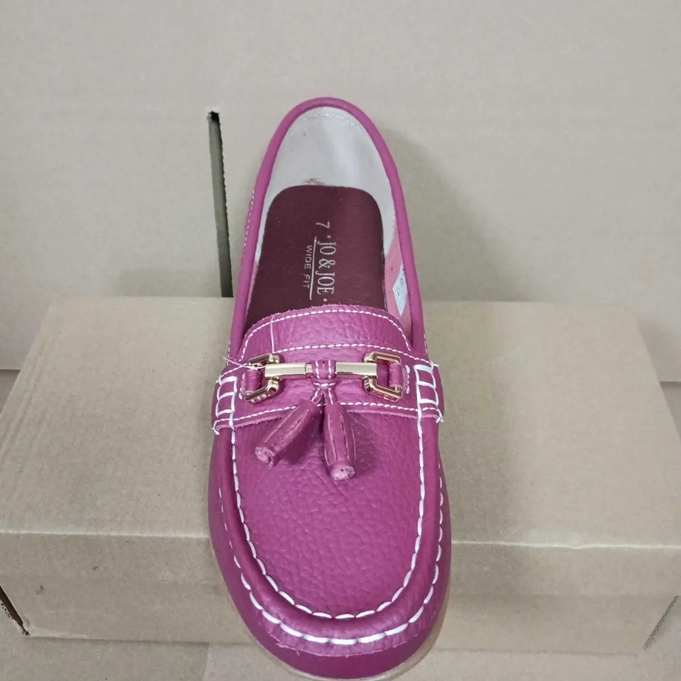 BOXED PAIR OF JO & JOES LADIES' MAGENTA LEATHER TASSEL LOAFERS – WIDE FIT - UK SIZE 7