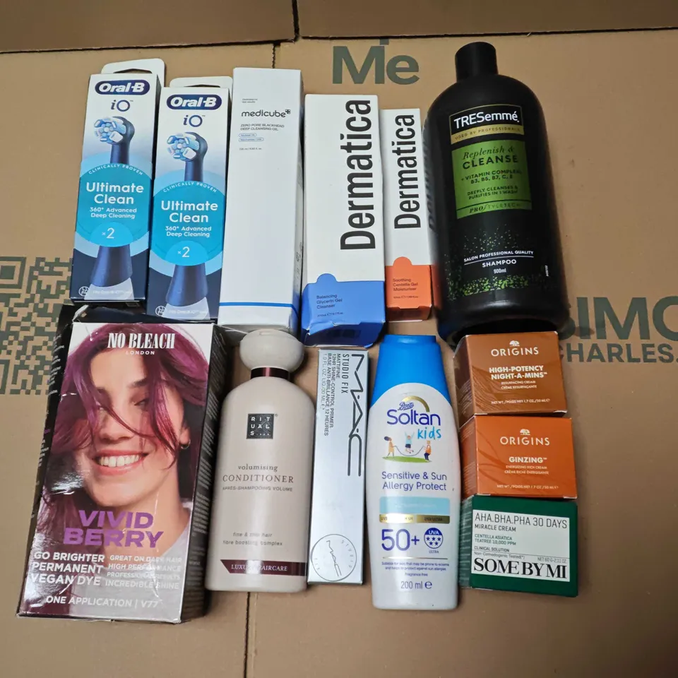  LOT OF ASSORTED HEALTH AND BEAUTY ITEMS TO INCLUDE ORAL-B IO HEADS, RITUALS CONDITIONER AND ORIGINS RESURFACING CREAM