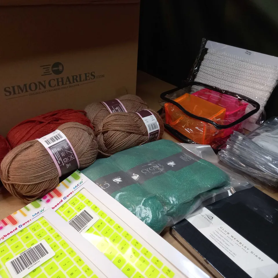 LOT OF APPROX 10 ASSORTED HOUSEHOLD/CRAFT/GIFT ITEMS TO INCLUDE: WOOL, KEYBOARD COVERS, CRAFT ITEMS