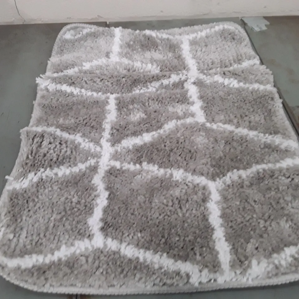 BRAND NEW PACO HOME KAUNAS GREY RUG 40 X 55CM