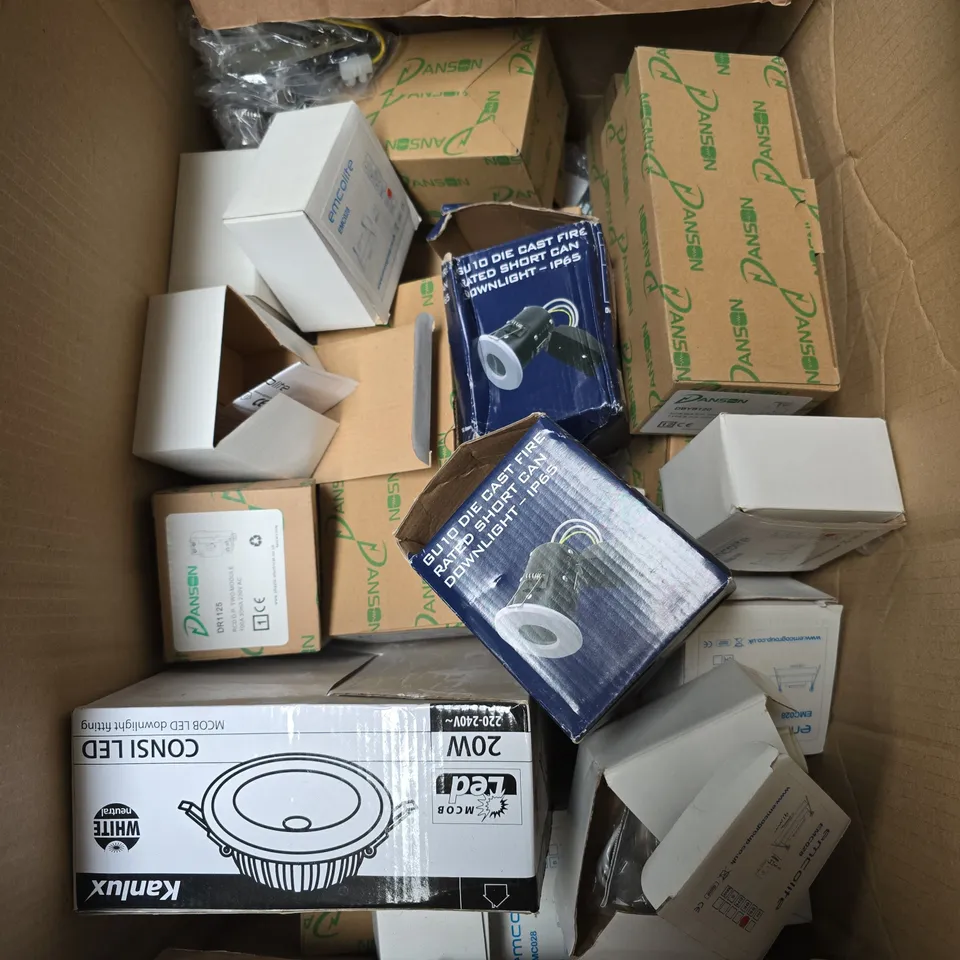 LARGE BOX OF ASSORTED DOWNLIGHTS , DANSON SINGLE MODULES , ETC 