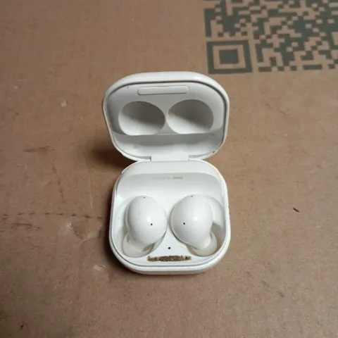 SAMSUNG GALAXY BUDS2 WIRELESS EARBUDS IN WHITE WITH CHARGING CASE - UNBOXED 