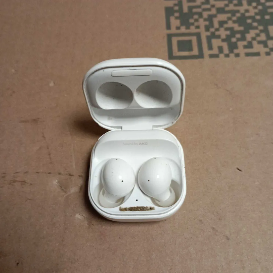 SAMSUNG GALAXY BUDS2 WIRELESS EARBUDS IN WHITE WITH CHARGING CASE - UNBOXED 