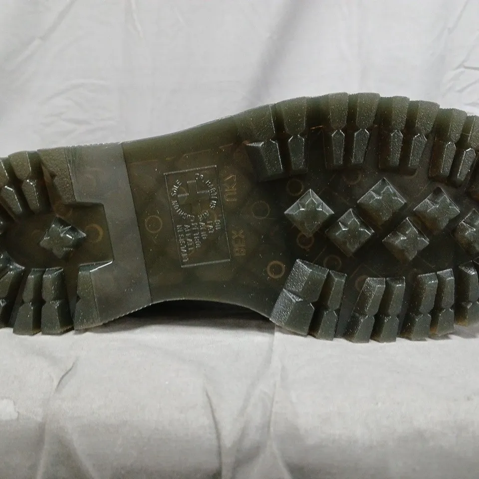 BOXED PAIR OF DR MARTENS XTRIM FRILL KNEE-HIGH BOOTS IN BLACK SIZE UK 7