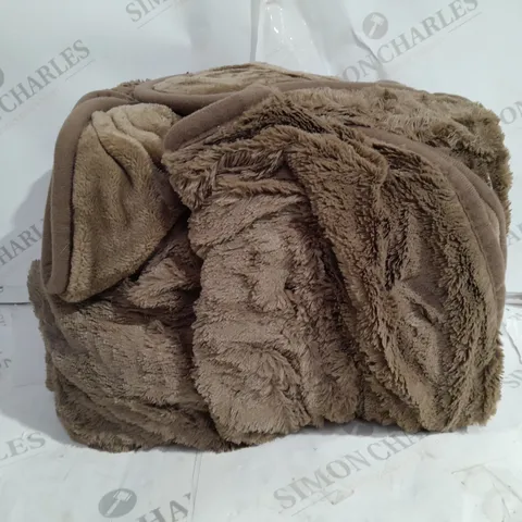 BOXED COZEE HOME VELVETSOFT HEATED THROW IN DARK TAUPE