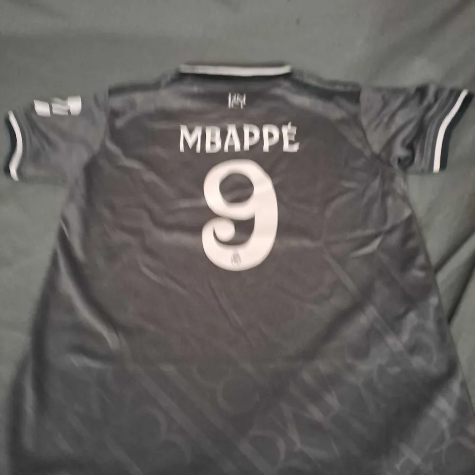 REAL MADRID FC AWAY SHIRT WITH MPABBE 9 SIZE 28