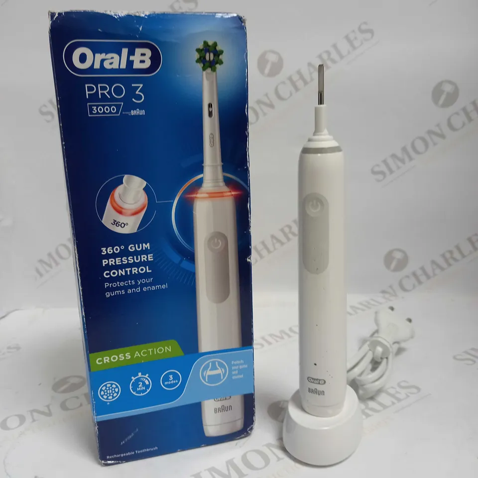 ORAL-B PRO 3 3000 ELECTRIC TOOTHBRUSH