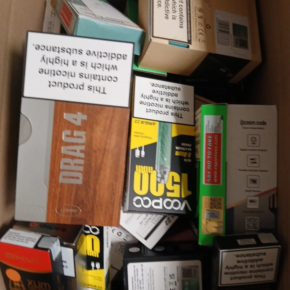 APPROXIMATELY 15 ASSORTED E-CIG PRODUCTS AND ACCESSORIES TO INCLUDE GEEKVAPE, VAPORESSO, INNOKIN ETC 