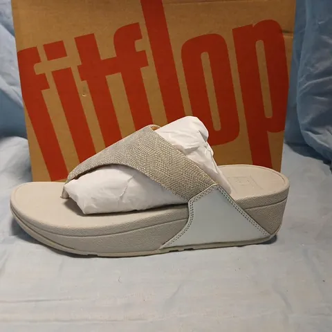 FITFLOP LULU GLITZ TOE-POST SANDALS – SILVER, UK 04 (US 06, EU 37)
