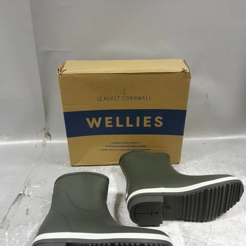 BOXED PAIR OF SEASALT CORNWALL STORM CHASER WELLIES HIGHLAND UK 5 