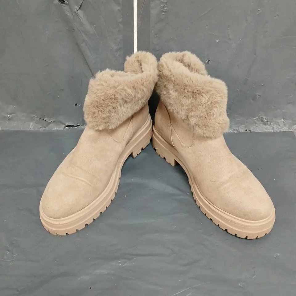 FAUX FUR ANKLE BOOT IN BEIGE SIZE 6