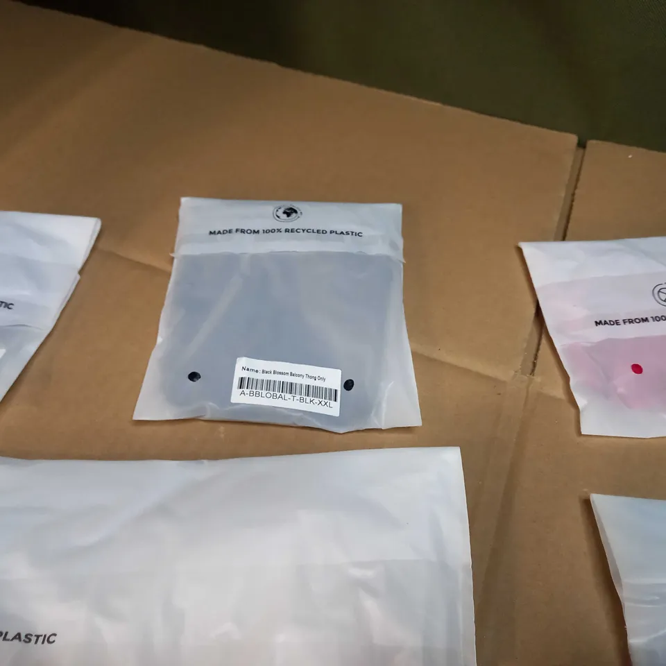 LOT OF APPROX 8 PACKAGED LOUNGE UNDERWEAR ITEMS VARYING IN SIZE/STYLE/COLOUR