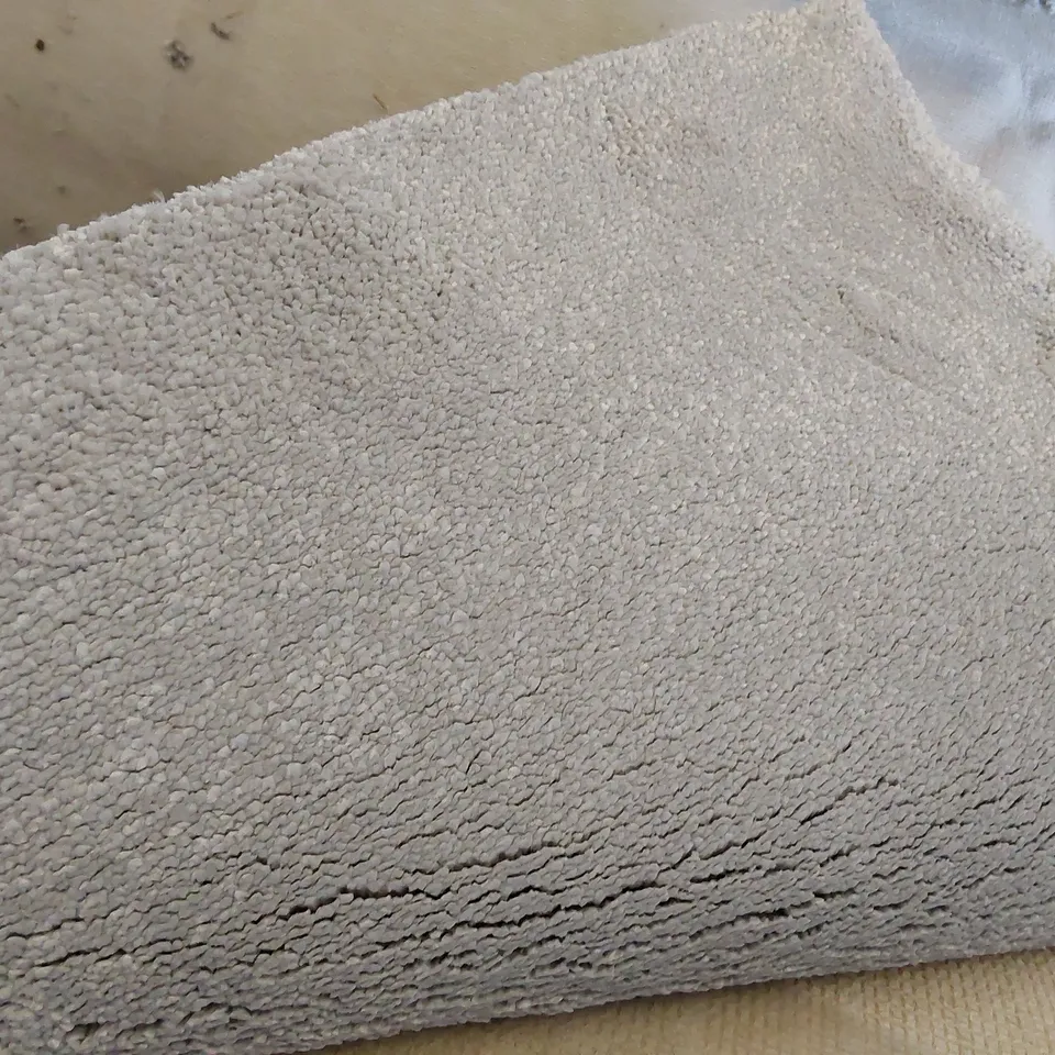 ROLL OF QUALITY HEARTLAND ULTRA FRANKLEY CARPET APPROXIMATELY 4M × 8.5M