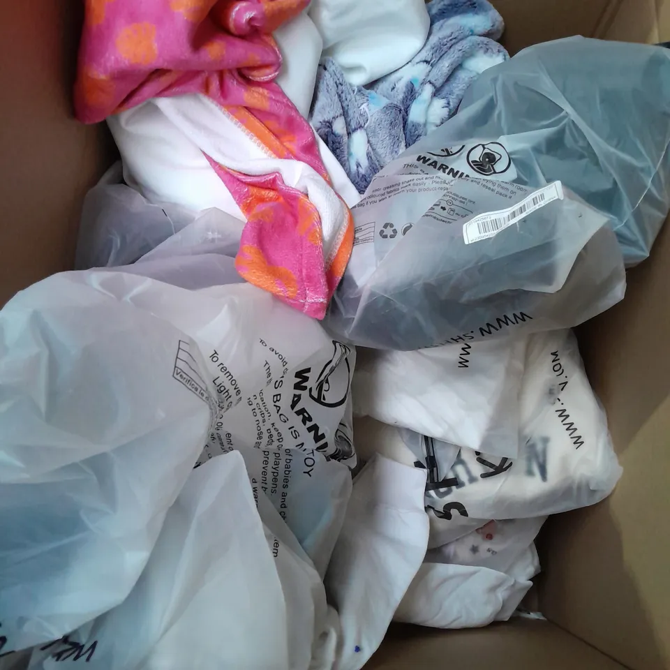 BOX OF APPROXIMATELY 35 ASSORTED KIDS CLOTHING ITEMS TO INCUDE - BABY CLOTHES, TROUSERS, JUMPERS, ETC