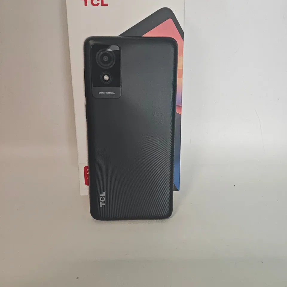 BOXED TCL 501 2/32GB IN BLACK - T433D