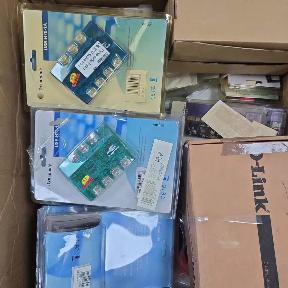 APPROXIMATELY 20 ASSORTED ELECTRICAL PRODUCTS TO INCLUDE FIBER OPTIC DEVICE, USB HUB, ADAPTERS ETC - COLLECTION ONLY 