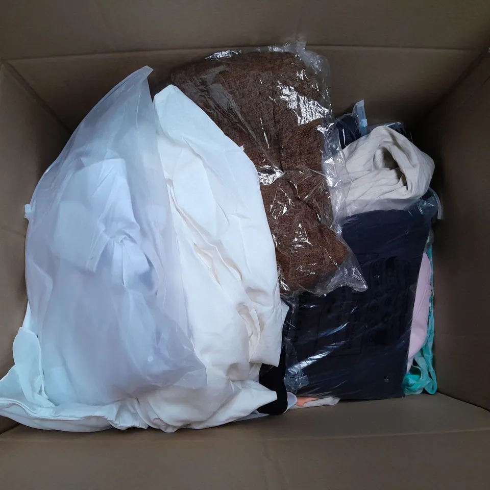LARGE QAUNTIITY OF ASSORTED CLOTHING ITEMS IN VARIOUS SIZES AND COLORS TO INCLUDE DRESSES, T-SHIRTS AND SOCKS