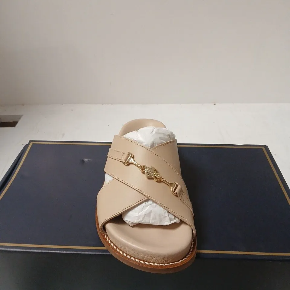 FAIRFAX & FAVOR WOMEN'S SOUTHWOLD SANDAL – STONE LEATHER - UK 3