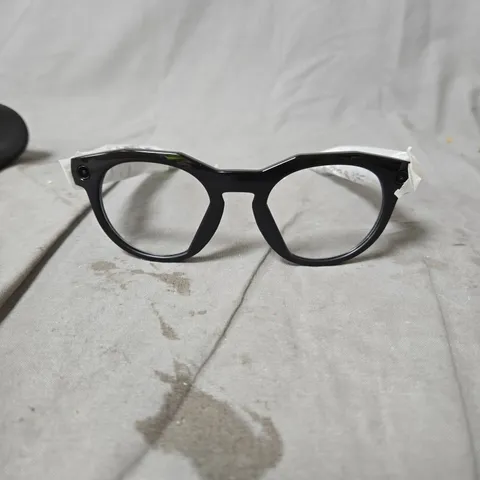 OAKLEY META HSTN - WITH META AI, AUDIO, PHOTO, VIDEO COMPATIBILITY - BLACK, CLEAR TO AMETHYST TRANSITIONS®