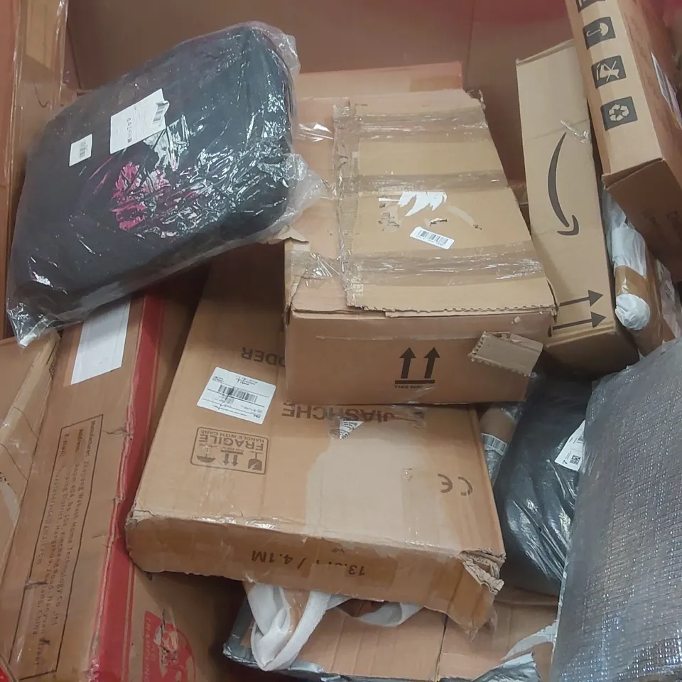 PALLET CONTAINING A VERY LARGE QUANTITY OF ASSORTED ITEMS INCLUDING: AMZCHEF SLOW JUICER, TELESCOPIC LADDER, BLINDS ECT