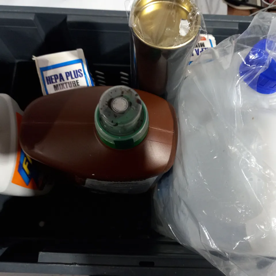 BOX OF APPROX 8 ASSORTED LIQUIDS TO INCLUDE - CIF POWER + SHINE - FLASH KITCHEN GREASE CLEANER - URINE STOP ECT 