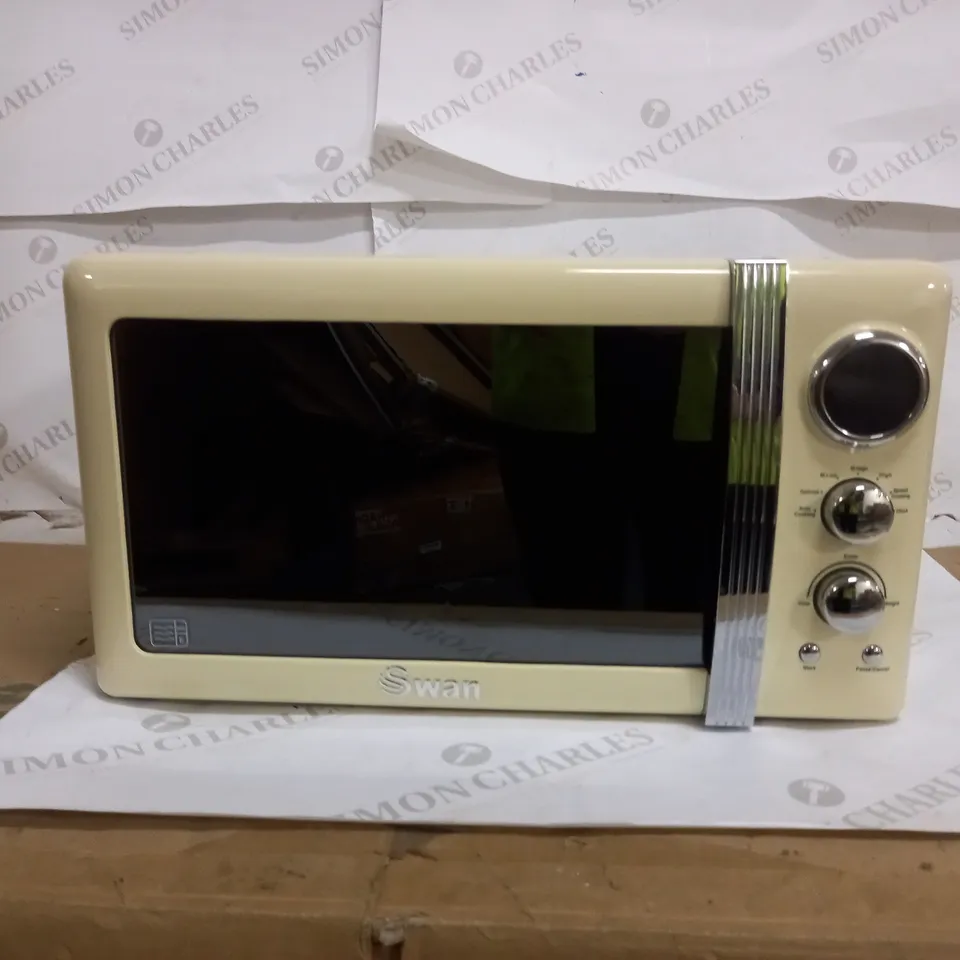 SWAN RETRO 800W MICROWAVE - CREAM