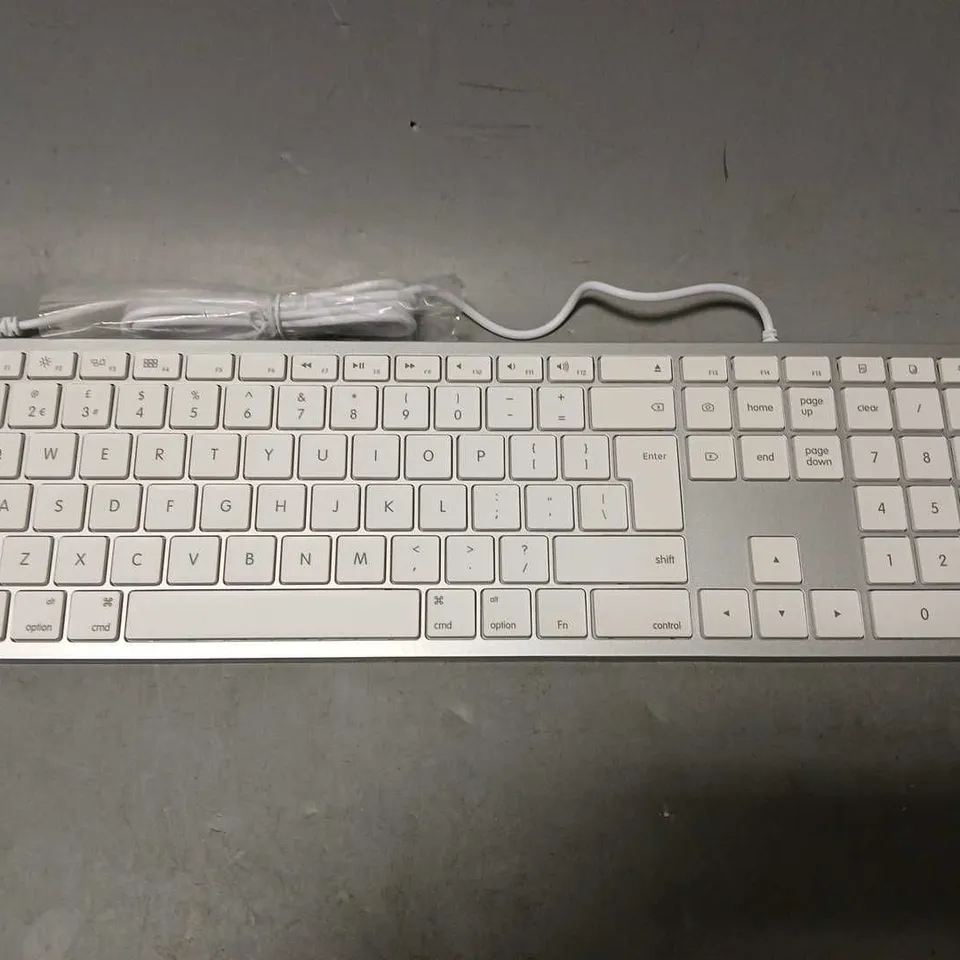 BOXED SEENDA WIRED KEYBOARD IN WHITE