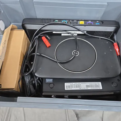 APPROXIMATELY 10 ASSORTED HOUSEHOLD ITEMS