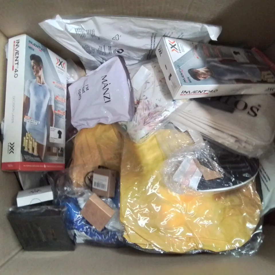 BOX CONTAINING LARGE AMOUNT OF MIXED FASHION ITEMS, CLOTHING, COSTUME/DRESS UP JEWELLERY ETC.