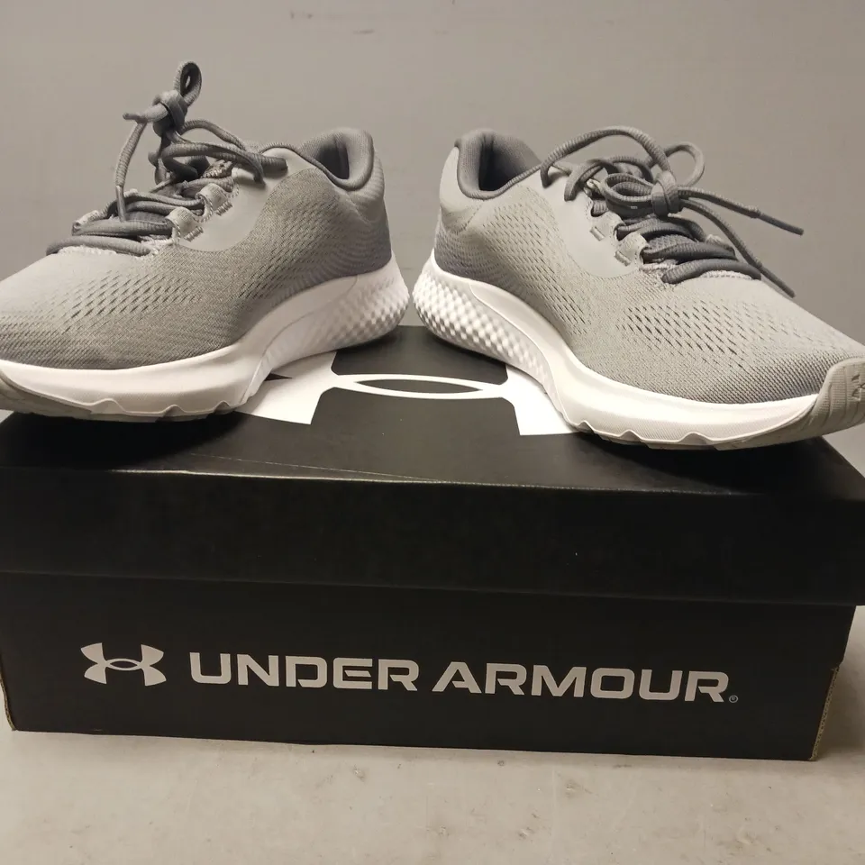 BOXED PAIR OF UNDER ARMOUR CHARGED ROGUE 4 SHOES IN GREY UK SIZE 8.5