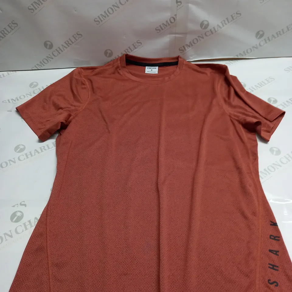 GYMSHARK THIN STRECH TRAINING TOP IN BROWN - MEDIUM